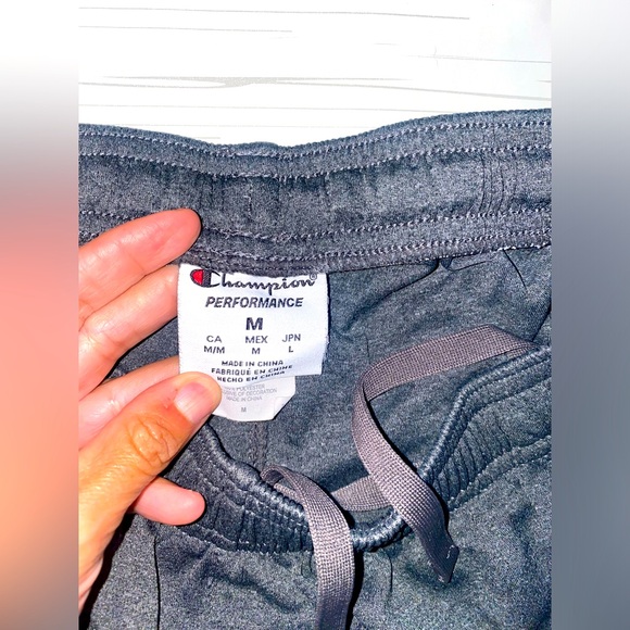 Champion drawstring shorts size medium - Picture 4 of 4